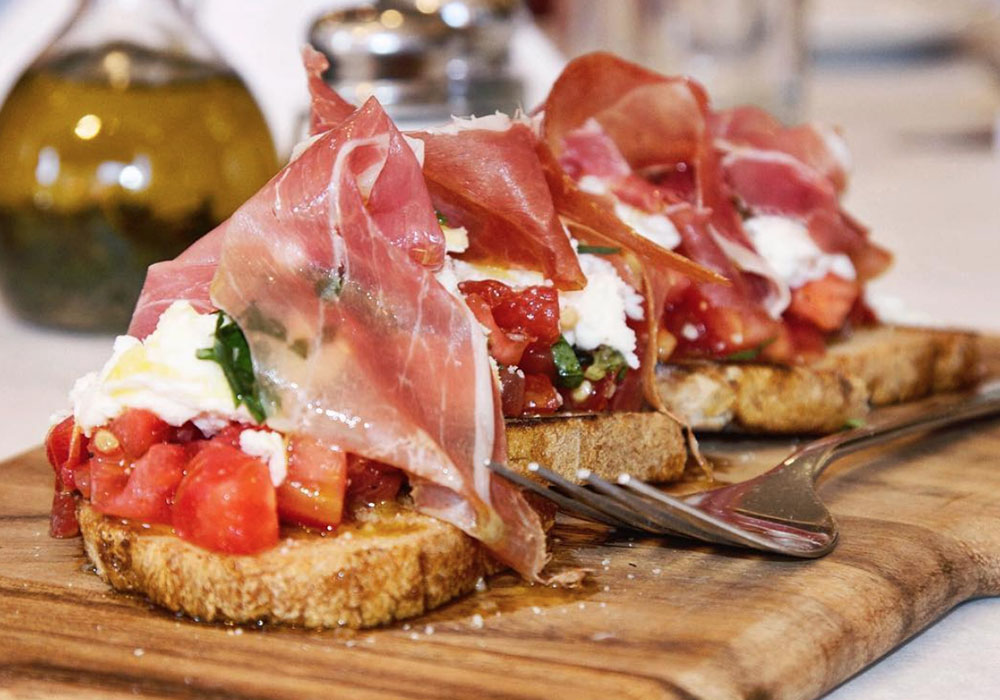 antipasti aperitivo bruschetta 