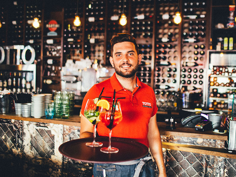 Totto Cucina bordeaux bartender