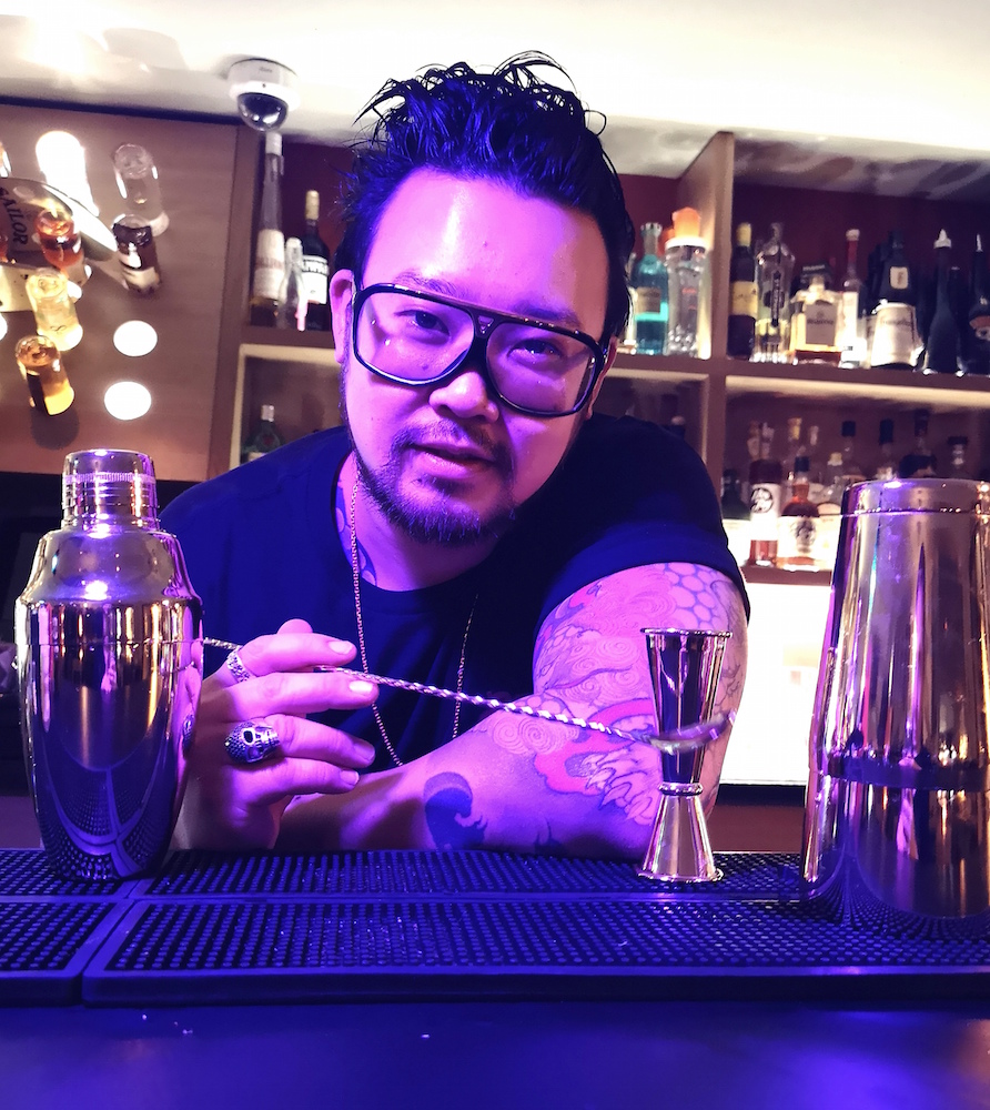 bartender el merkado cocktails bar 