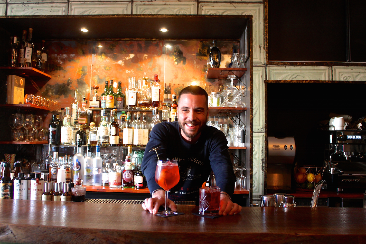 bartender le directoire marseille bar à cocktail 