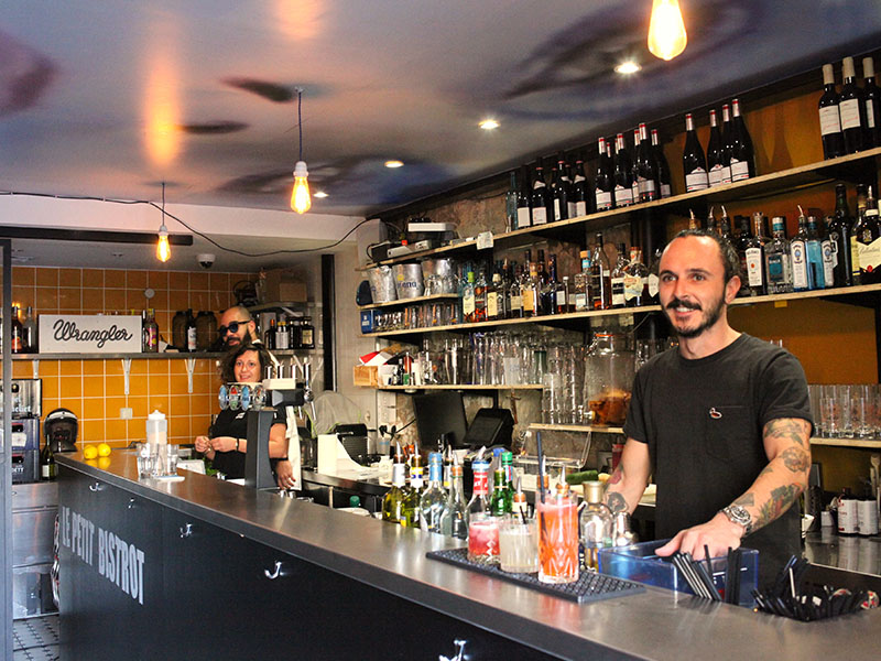 Le Petit Bistrot marseille bartender