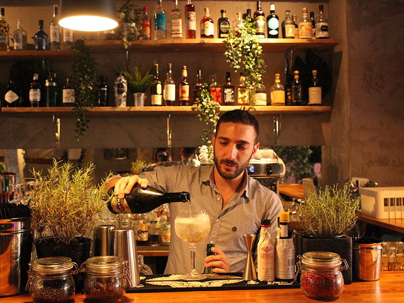 Le Comptoir d'Endoume restaurant marseille bartender