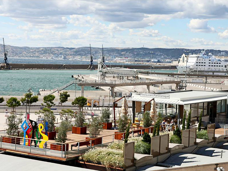 Regards cafe rooftop marseille aperitivo